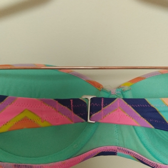 Victoria's Secret Strapless Rainbow Chevron Bikini Top Size 34C - Picture 6 of 8